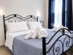 a bedroom with a bed with white sheets and pillows at Villa Katia - Affittacamere in Torre Marino