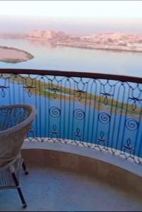 a balcony with a view of a body of water at فندق الصفا السياحي سوهاج in Sūhāj