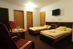 מיטה או מיטות בחדר ב-Wellness Penzion Jarmilka