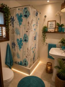 a bathroom with a shower curtain and a toilet at Santiago Apartment Mallorca in Cala Figuera