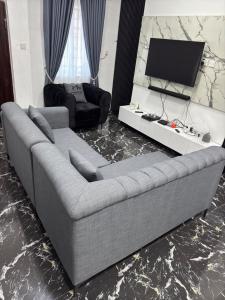 a living room with a couch and a television at ابراج الصفوه الذهبيه 1 in Cairo
