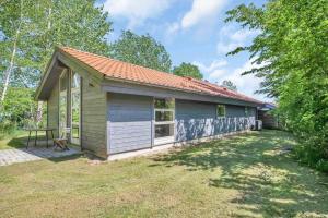 a small house with a yard in front of it at 11806-Nykobing-Sj-Klintegarden-1 in Klint