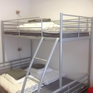 Letto o letti in una camera di Gafsele Lappland Hostel