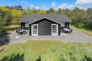 a cabin with a picnic table and chairs in front of it at LF584-Hurup-Thy-Haettemagevej-4 in Sindrup +14 photos