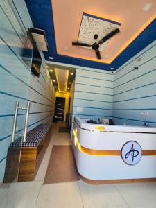 a room with a bath tub in a building at Aasha Palace Khatu Shyam Ji in Khātu