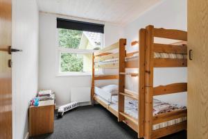 a bedroom with two bunk beds and a window at LF16244-Logstor-Mollysvej-44 in Løgstør
