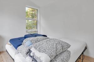 a bed with pillows on it in a room with a window at 13346-Hojby-Digevaenget-8 in Højby