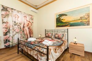 a bedroom with a bed and a painting on the wall at Etnamia Art in Paterno