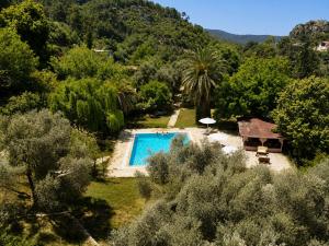 an aerial view of a villa with a swimming pool at Denge Hidden Garden in İslâmlar