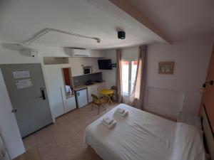 Hotel Arganda tesisinde mutfak veya mini mutfak