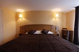 Postel nebo postele na pokoji v ubytování Hotel De L'Abbaye