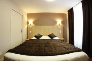 Postel nebo postele na pokoji v ubytování Hotel De L'Abbaye