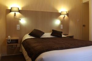 Postel nebo postele na pokoji v ubytování Hotel De L'Abbaye