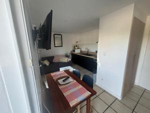 a small living room with a table and a kitchen at Apartment with mountain view in Espelette