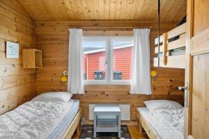 a bedroom with two beds and a window at LF544-Hurup-Thy-Skraningen-3 in Doverodde