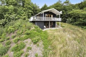 a small house on top of a hill at LF483-Snedsted-Bjergvej-8 in Snedsted