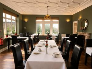 Restoran ili drugo mesto za obedovanje u objektu Heath Cottage Hotel