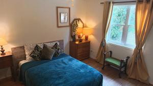 a bedroom with a bed and a window and a chair at Studio privatif DATCHA in Saint-Germain-en-Laye