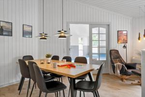 a dining room with a wooden table and chairs at LF634-Vestervig-Gunhildsvej-54 in Vestervig