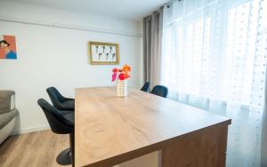 a table with a vase of flowers in a room at Apartman Lili in Knin +20 photos