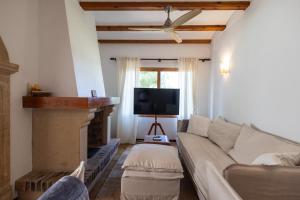 a living room with a couch and a tv at Javea Vedat by Concept Flats in Jávea