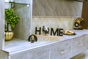 a counter with a hme logo sign on it at Casa-Branca Pelundo in Rufisque
