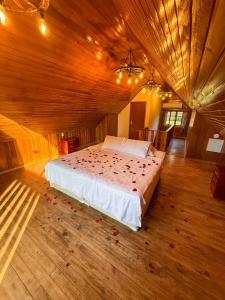 a bedroom with a bed in a wooden room at Cabanha Sítio Gomes in Canoinhas +112 photos