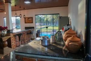 a kitchen with a counter with a large vase on it at Cabanha Sítio Gomes in Canoinhas