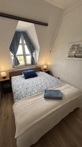 a bedroom with a large bed with a window at Magaslak in Balatonalmádi