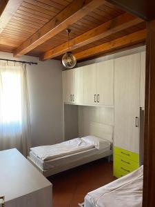a bedroom with two beds and a ceiling at LI DA BIS Affittacamere in Avasinis