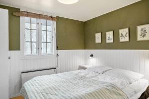 a bedroom with a large bed and a window at LF391-Vestervig-Gunhildsvej-1 in Vestervig