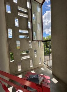 a room with a red bench and a large window at Pause détente à Aubenas in Aubenas