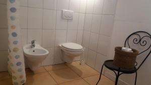 a small bathroom with a toilet and a sink at Bülitz33 in Luckau