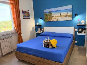 a bedroom with a bed with a yellow hat on it at Casa Bea in Palmadula +67 photos