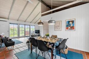 a dining room with a table and chairs at BV225-Blavand-Blavandvej-5-E in Blåvand