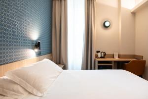 a hotel room with a bed and a table at Hotel Regina in Milan