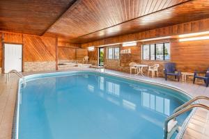 a swimming pool in a house at Days Inn by Wyndham Columbia Mall in Grand Forks