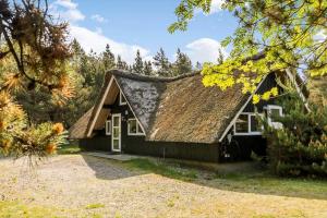 a house with a shingled roof at 0142-Romo-Ivigtut-1 in Høm