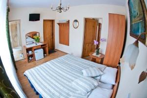 Łóżko lub łóżka w pokoju w obiekcie Victoria Rooms