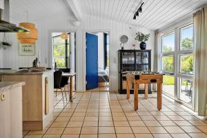 a living room with a table and a kitchen at LF159-Vestervig-Gunhildsvej-39 in Vestervig