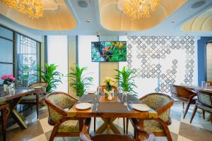 a dining room with a table and chairs at Hotel Meera Palace in Varanasi