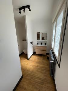 a hallway with a room with a toilet and a window at Chambres d'hôtes d'Isa in Bugeat