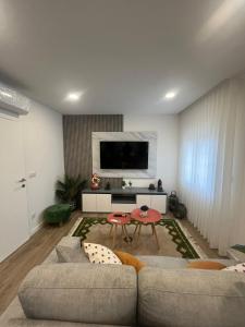a living room with a couch and a tv at Os Pimentinhas in Ribeiro