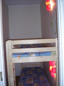 Krevet ili kreveti na kat u jedinici u objektu Chelsea Papiniidu 64 Apartment