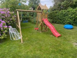 a playground in a yard with a swing and a frisbee at FJ1200-Jaegerspris-Planetvej-8 in Jægerspris