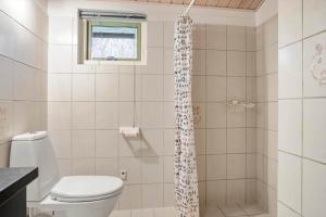 a bathroom with a shower with a toilet and a window at LF14348-Roslev-Harrebjergvej-48 in Harre +21 photos