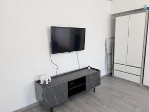 a living room with a flat screen tv on a wall at Beni Apartman in Szeged