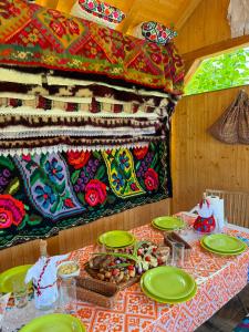 a table with plates of food on top at Domeniul Ursului in Valea Stejarului