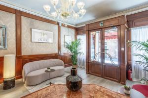 a living room with a couch and a table at Hotel Falier in Venice