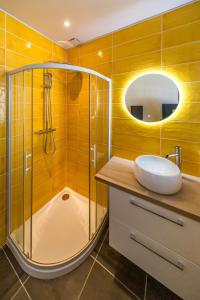 a bathroom with a sink and a shower at Le Balcon Gaillard in Brive-la-Gaillarde +33 photos